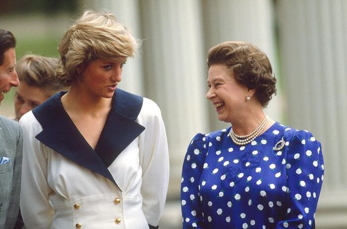 Nữ hoàng thất vọng cùng cực khi Công nương Diana liên tục 'dội bom' công kích hoàng gia, tố chồng phản bội