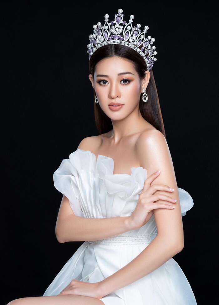 Khánh Vân ghi điểm mạnh với màn ứng xử khéo léo: 'Lọt Top 2 Miss Universe, nắm tay ai cũng hạnh phúc'