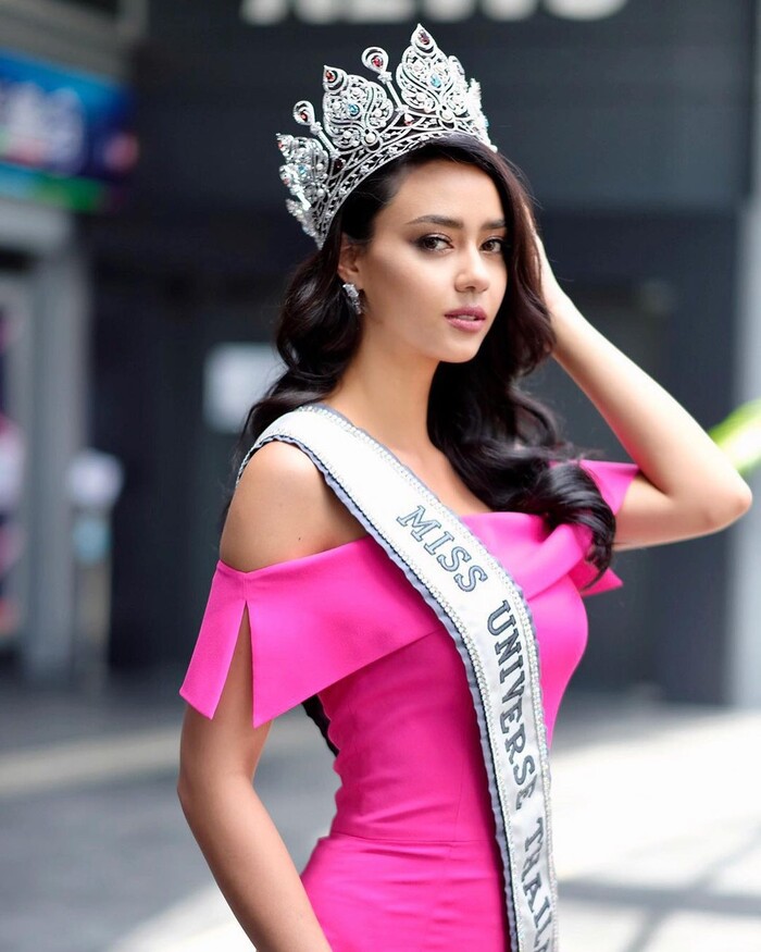 Khánh Vân ghi điểm mạnh với màn ứng xử khéo léo: 'Lọt Top 2 Miss Universe, nắm tay ai cũng hạnh phúc'