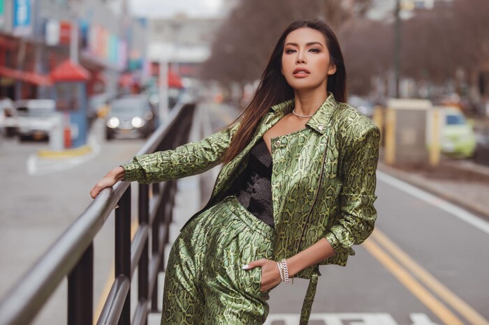 Hoa hậu - siêu mẫu Minh Tú xứng danh 'nữ hoàng lookbook' gợi cảm nhất dàn mỹ nhân Việt