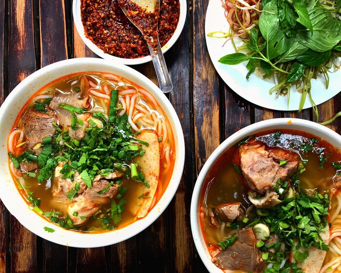 Top 7 quán bún bò 'ăn là ghiền', ngon nức tiếng Sài Gòn