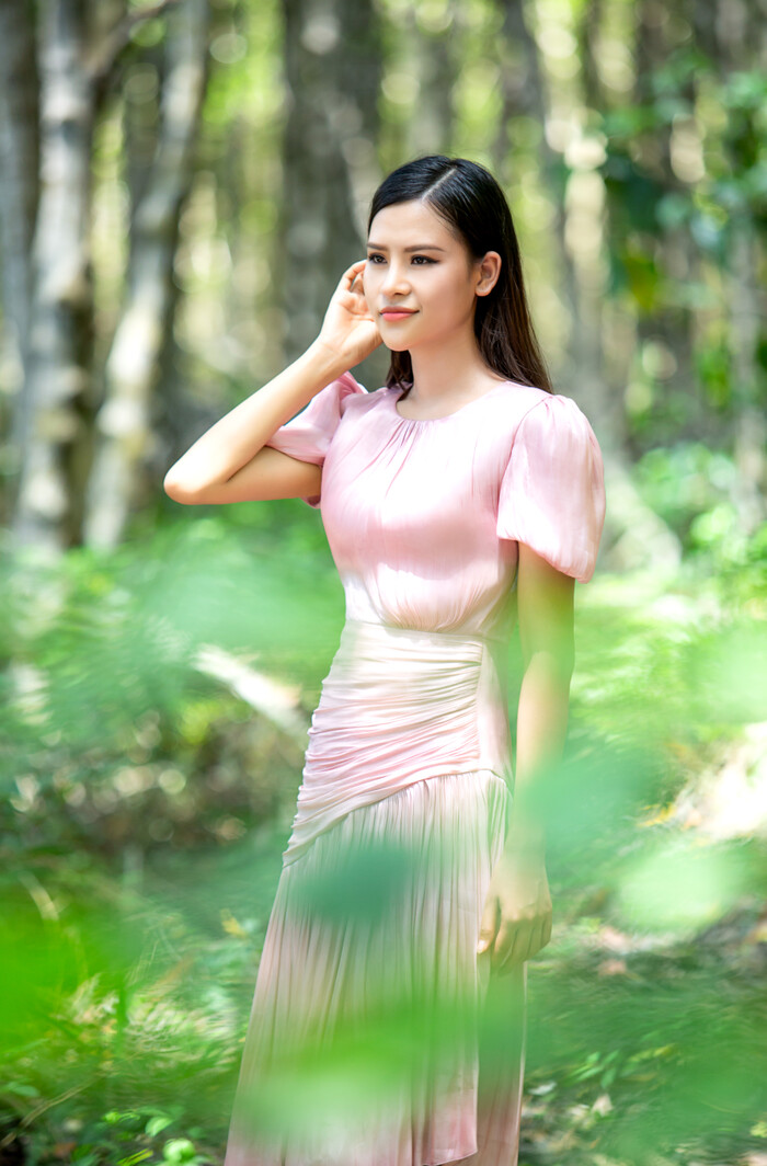 Thái Thị Hoa gây ấn tượng với dự án trồng cây ở rừng ngập mặn Cần Giờ dự thi Hoa hậu Trái đất 2020