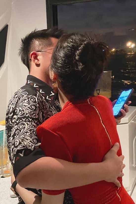 Hương Giang, Matt Liu hôn nhau trên du thuyền - Ngôi sao