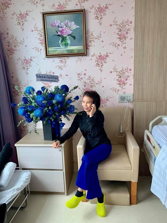 Mẹ Hà Hồ hé lộ không gian phòng sinh của con gái như khách sạn 5 sao