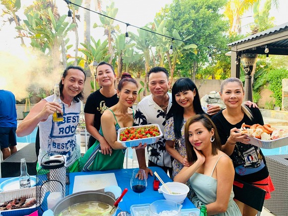 Thanh Thảo và bạn bè đến thăm nhà ca sĩ Minh Tuyết tại Mỹ
