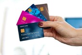 Xài thẻ tín dụng 500 triệu bị kiện đòi 3,6 tỉ đồng
