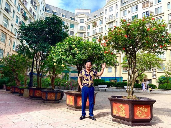 Nghệ sĩ Quang Tèo khoe khu vườn nhỏ muôn hoa đua sắc trước căn chung cư 7 tỷ đồng