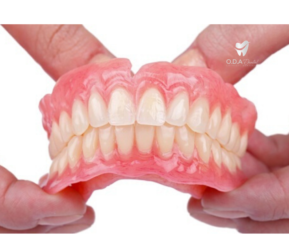Sử dụng răng giả tháo lắp nhựa dẻo có tốt không?
