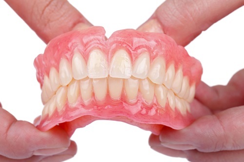 Làm răng giả cho người già nên dùng loại răng tháo lắp nào?