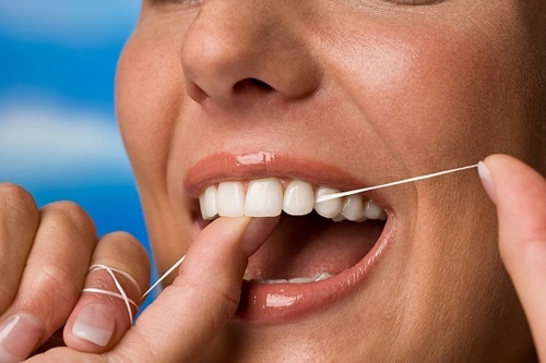 Vệ sinh răng miệng sau khi trồng răng implant như thế nào là tốt nhất